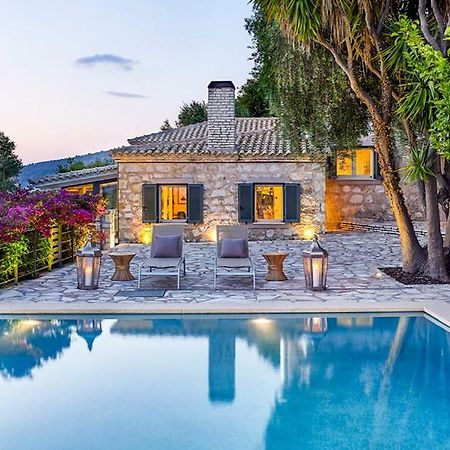 Villa Ioli- Beachfront Luxury Residence 이구메니차 외부 사진