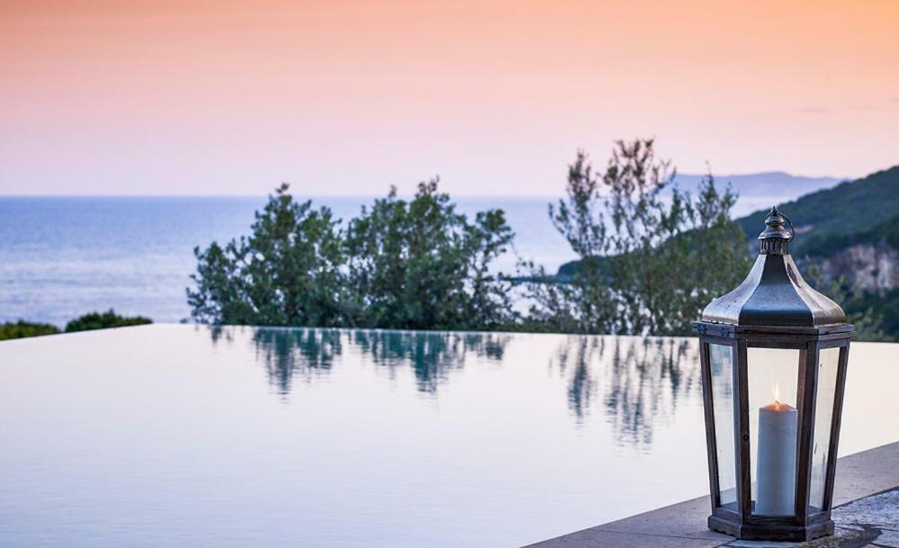 Villa Ioli- Beachfront Luxury Residence 이구메니차 외부 사진