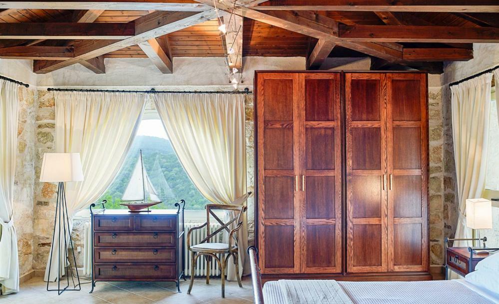 Villa Ioli- Beachfront Luxury Residence 이구메니차 외부 사진