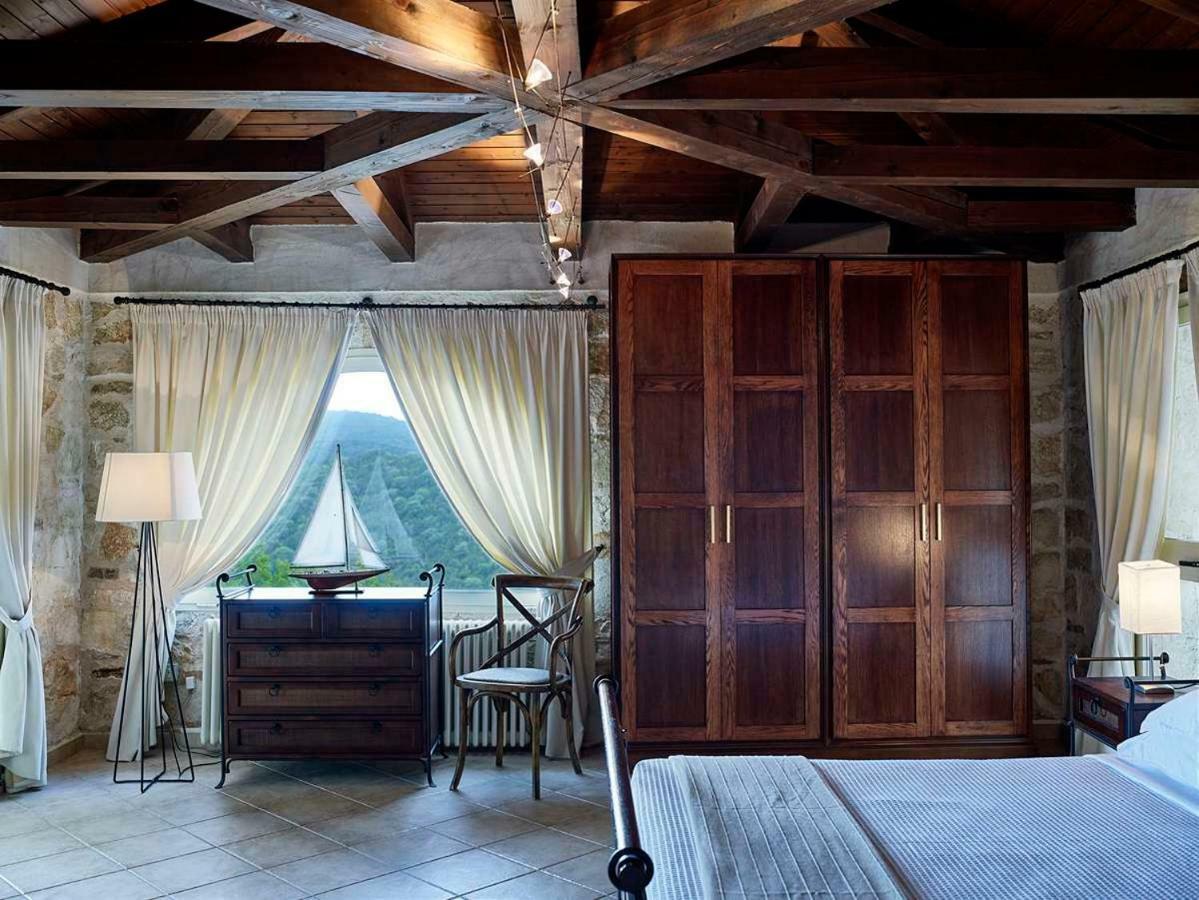 Villa Ioli- Beachfront Luxury Residence 이구메니차 외부 사진