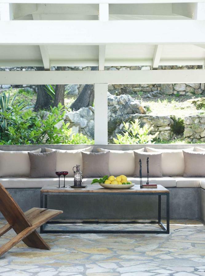Villa Ioli- Beachfront Luxury Residence 이구메니차 외부 사진