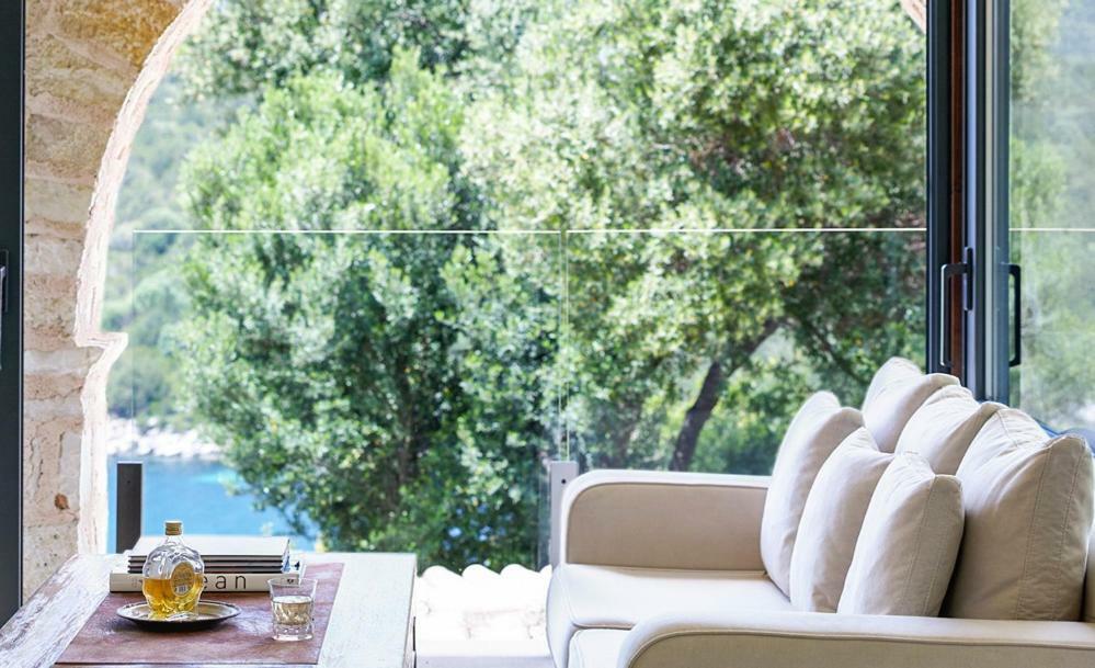 Villa Ioli- Beachfront Luxury Residence 이구메니차 외부 사진